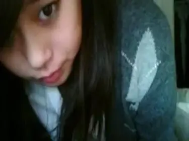 Dokumentasi Gadis Mulus Cantik Bersantai Kasur